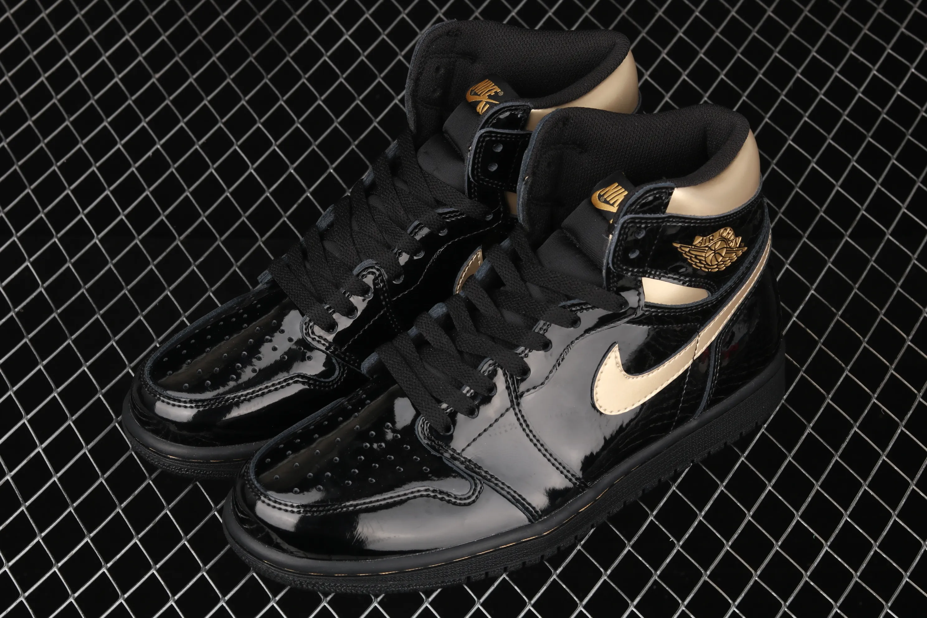All categories Air Jordan Jordan series basketball shoes Air Jordan 1 High X version Air Jordan 1 High OG "Black/Metallic Gold" AJ1 Joe 1 patent leather black gold 555088-032